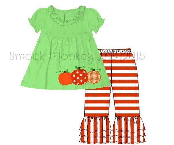 Girl's applique "THREE PUMPKINS" lime green knit short sleeve swing top and orange striped Capri pants (3m)